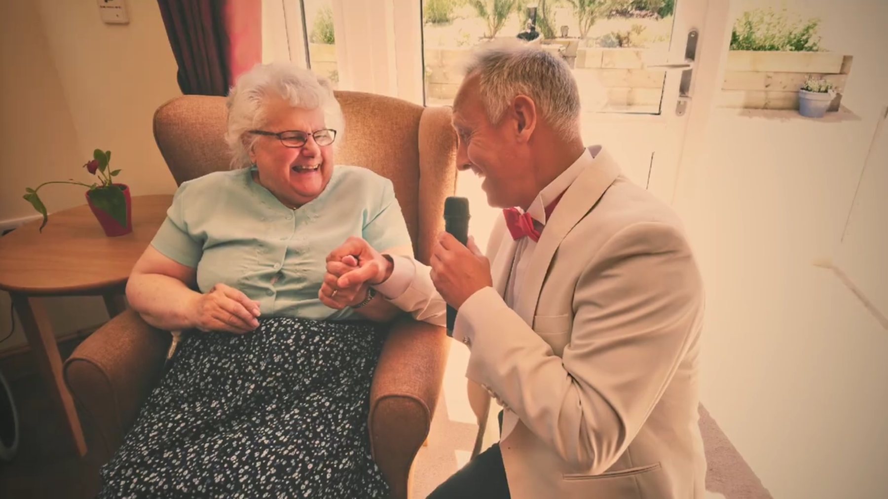 Performer chatting warmly with a care home resident
